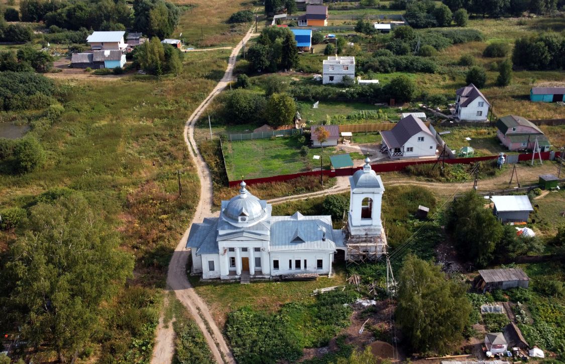 Церковь Покрова Пресвятой Богородицы, Малая Брембола (Переславский район и г. Переславль-Залесский, Ярославская область). общий вид в ландшафте