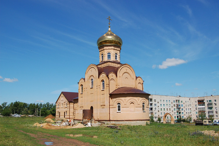 Отрадинское. Церковь Казанской иконы Божией Матери. общий вид в ландшафте