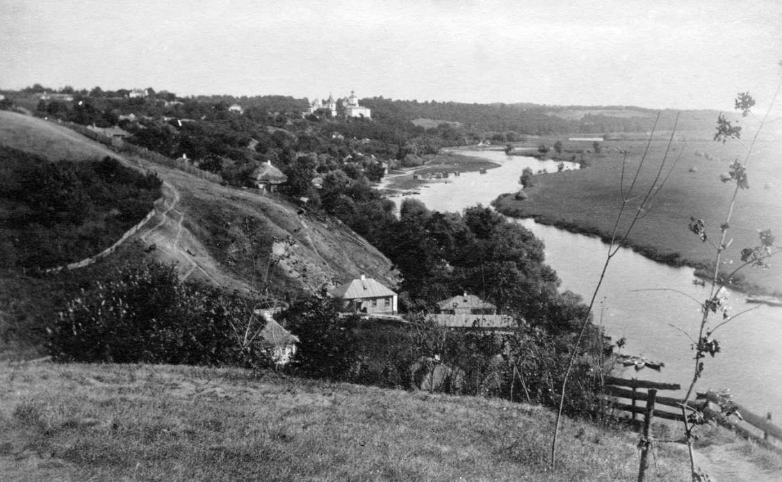 Путивль. Рождества Пресвятой Богородицы Молчанский женский монастырь. архивная фотография, Панорама монастыря и Сейма с запада, 1917 г.