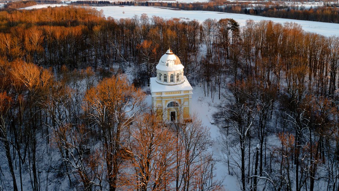 Вонлярово. Церковь Александра Невского. общий вид в ландшафте