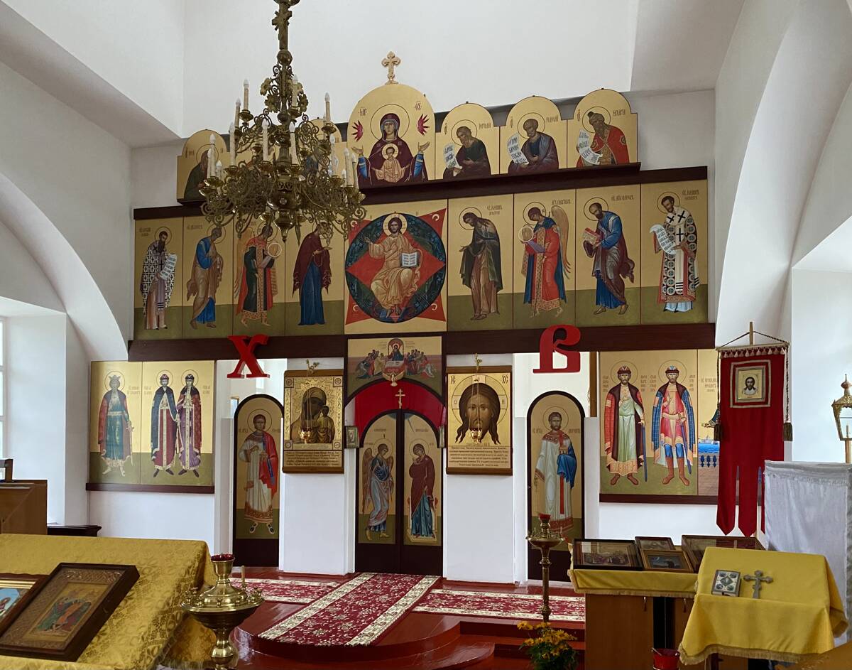 Церковь Димитрия Солунского, Надеждино (Белебеевский район, Республика Башкортостан). интерьер и убранство, Иконостас