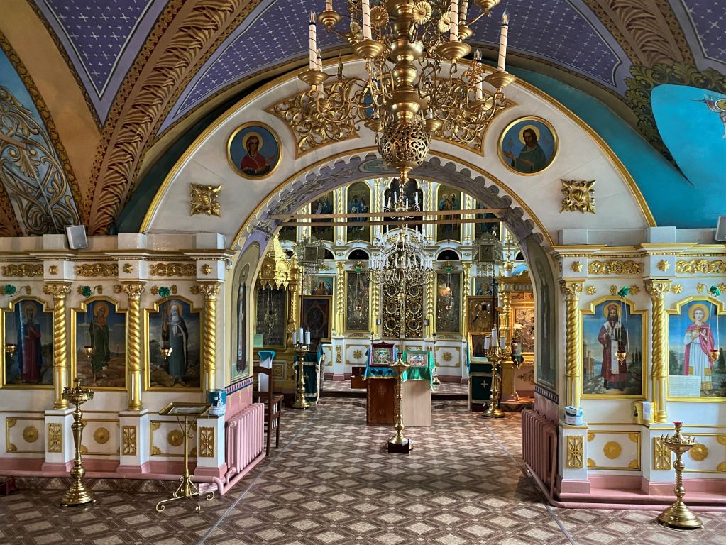 Церковь Петра и Павла, Куртамыш (Куртамышский район, Курганская область). интерьер и убранство, Вид из трапезной в главный объём