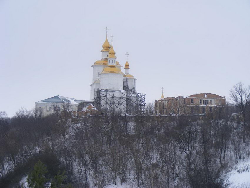 Рождества Пресвятой Богородицы Молченский женский монастырь, Путивль (Конотопский район, Украина, Сумская область). общий вид в ландшафте