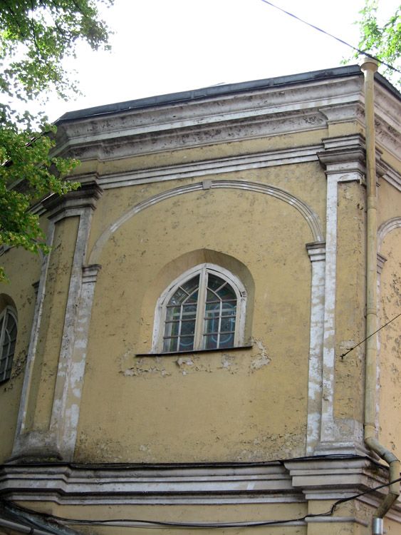 Церковь Алексия, человека Божия, Рига (Рига, город, Латвия). архитектурные детали, Фрагмент фасада алтарной части.