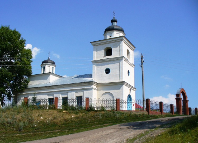 Надеждино. Церковь Димитрия Солунского. общий вид в ландшафте