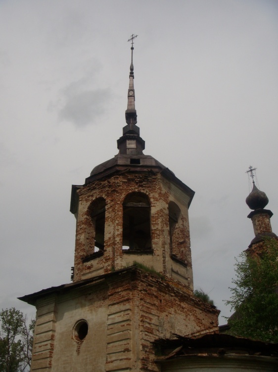 Будринская (Лохта). Церковь Происхождения Честных Древ Креста Господня. архитектурные детали