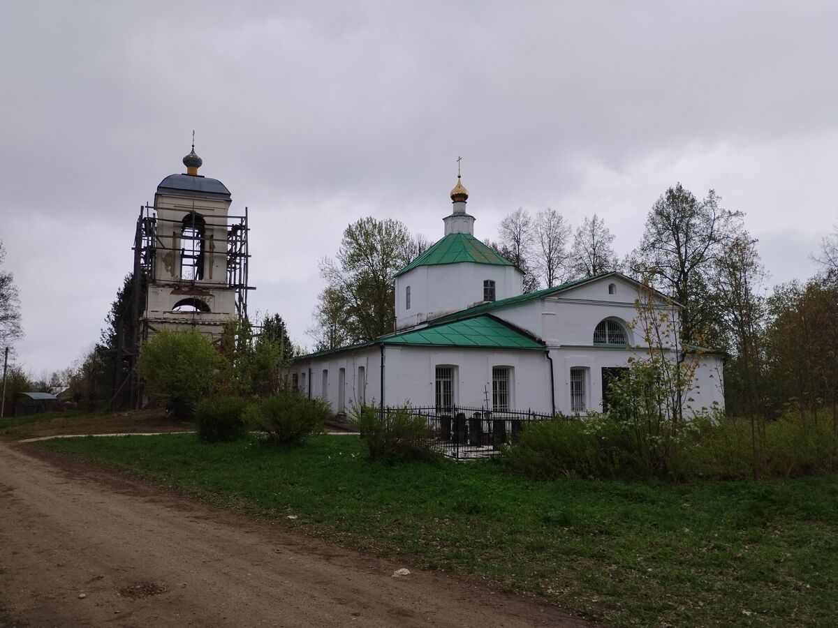 Татево. Церковь Троицы Живоначальной. фасады