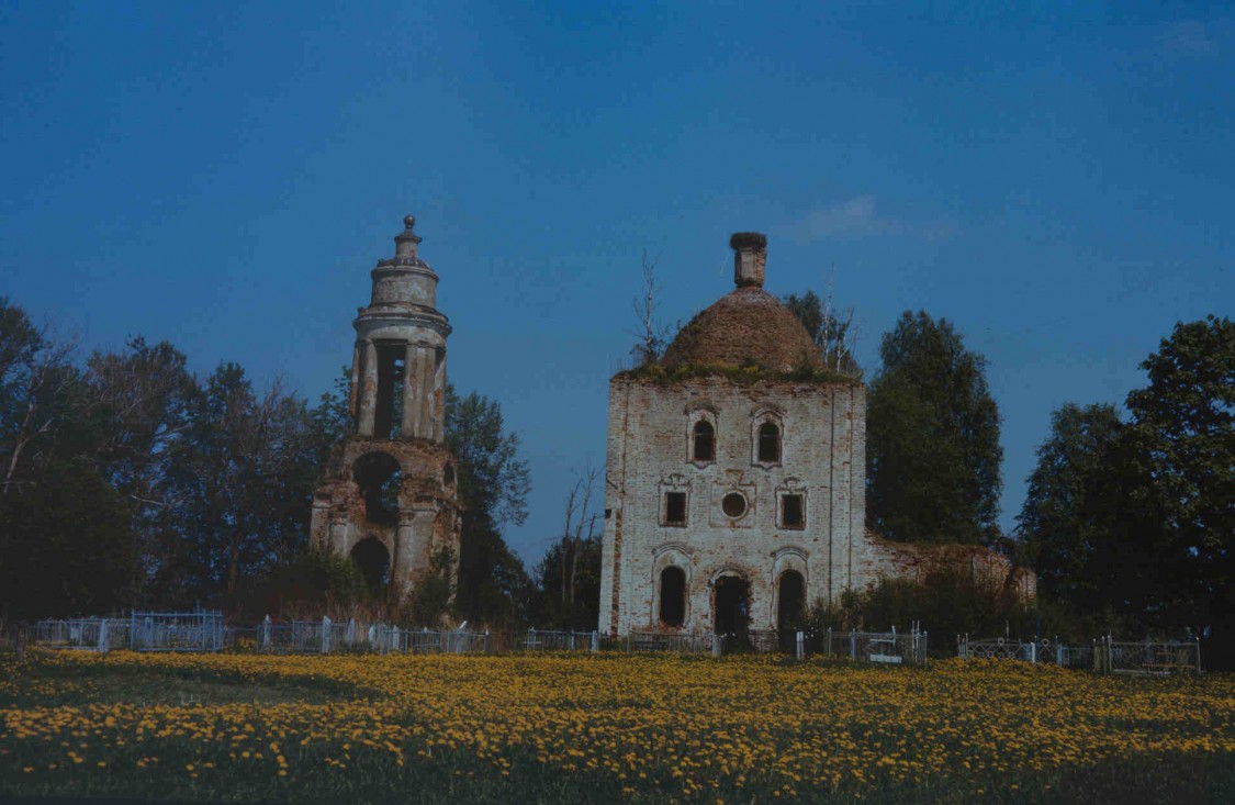 Покров. Церковь Покрова Пресвятой Богородицы. фасады, фото 1995