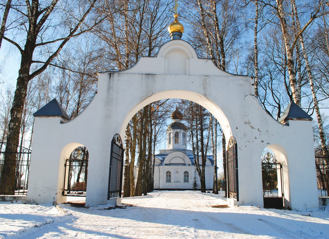 Становой Колодезь. Церковь Покрова Пресвятой Богородицы. дополнительная информация, Восточные ворота территории церкви Покрова Пресвятой Богородицы.