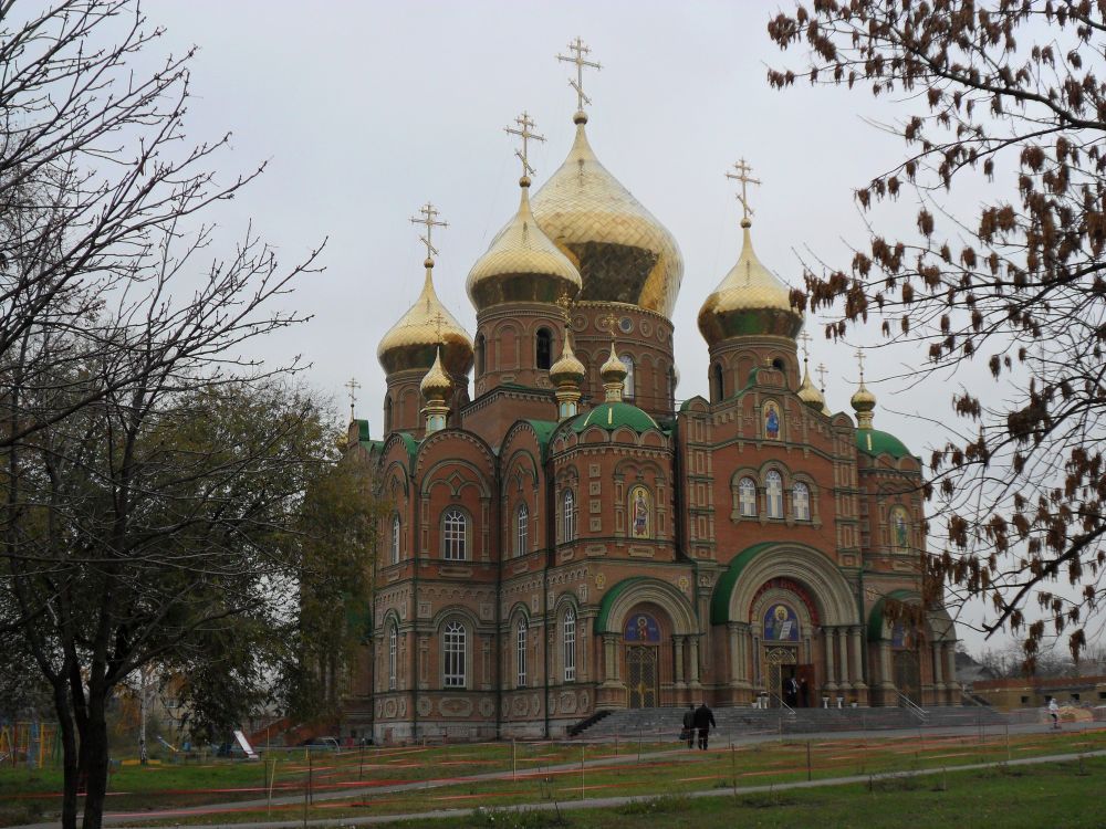 Луганск. Кафедральный собор Владимира равноапостольного. фасады