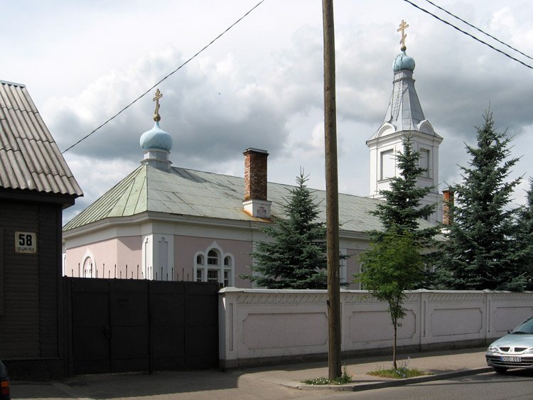 Гривская моленная Покрова Пресвятой Богородицы, Воздвижения Креста и Николая Чудотворца, Даугавпилс (Даугавпилс, город, Латвия). общий вид в ландшафте, Общий вид в контексте застройки