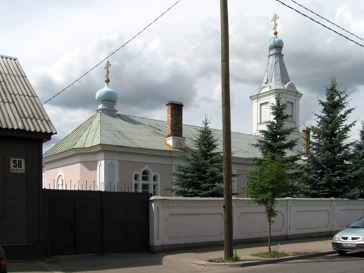 Даугавпилс. Гривская моленная Покрова Пресвятой Богородицы, Воздвижения Креста и Николая Чудотворца. общий вид в ландшафте, Общий вид в контексте застройки