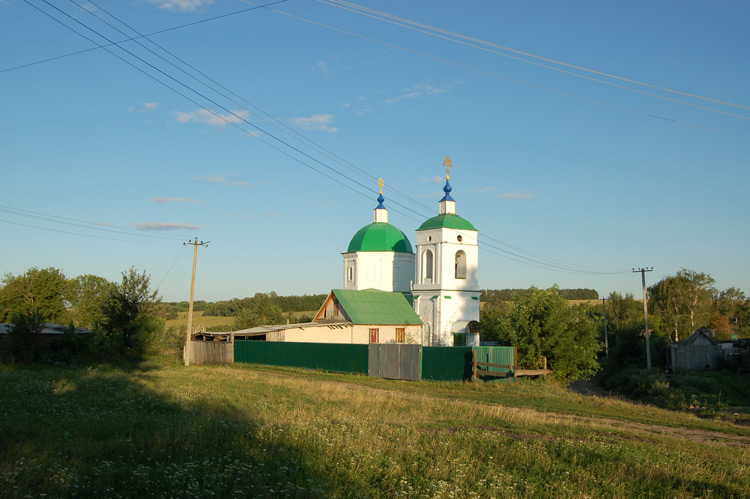 Церковь Рождества Христова, Путимец (Орловский район, Орловская область). общий вид в ландшафте