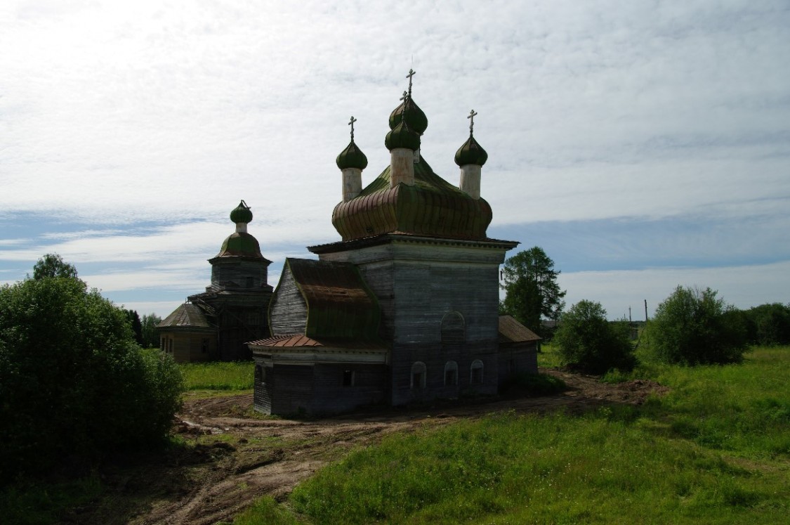 Шелоховская (Архангело). Храмовый комплекс. Церкви Михаила Архангела и Сретения Господня. общий вид в ландшафте