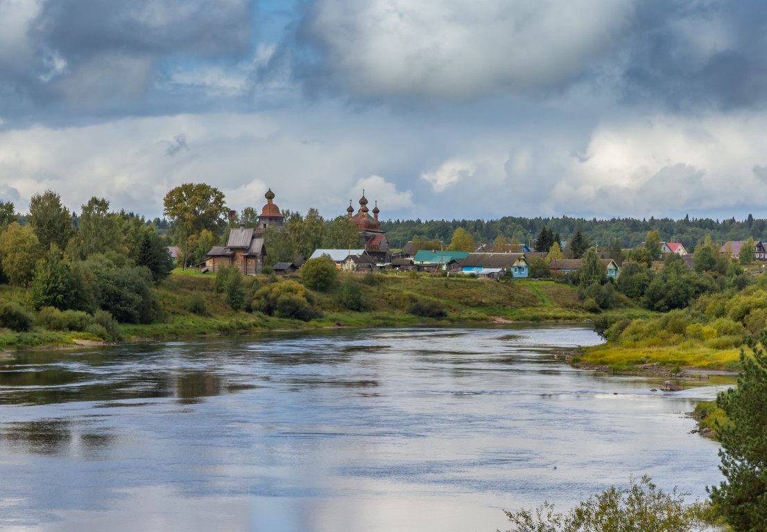 Шелоховская (Архангело). Храмовый комплекс. Церкви Михаила Архангела и Сретения Господня. фасады, В с юго-запада с моста через Онегу