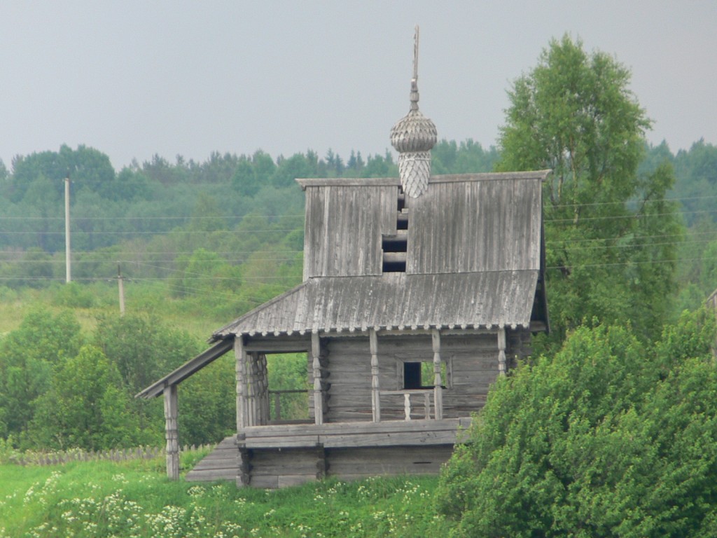 Часовня Макария Унженского и Желтоводского и Харалампия, Авдотьино (Плесецкий район, Архангельская область). общий вид в ландшафте