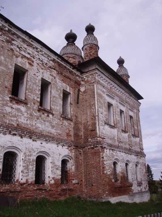 Церковь Троицы Живоначальной, Гора (Меландово) (Холмогорский район, Архангельская область). фасады, Проходили походом с учениками в июне 2008г.Фотографировал Максим Карельский.