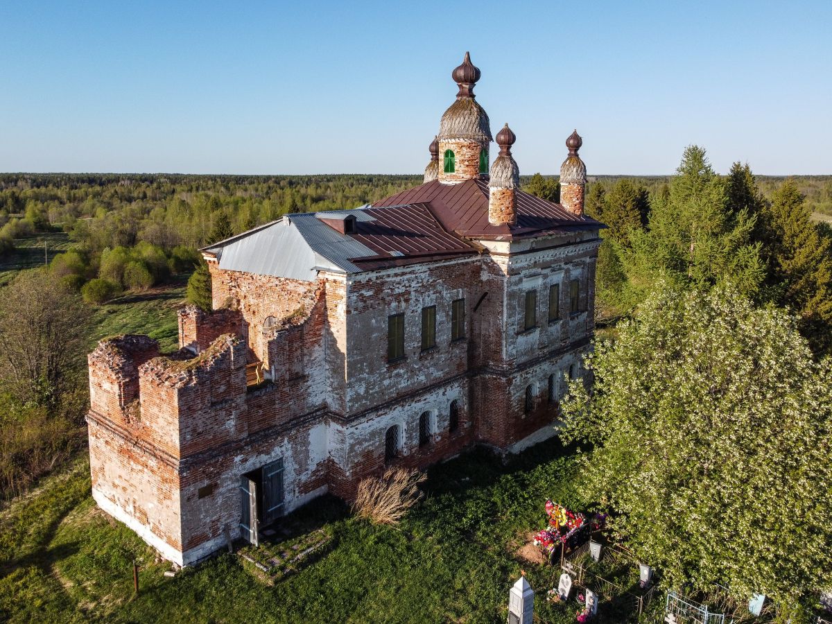 Гора (Меландово). Церковь Троицы Живоначальной. фасады