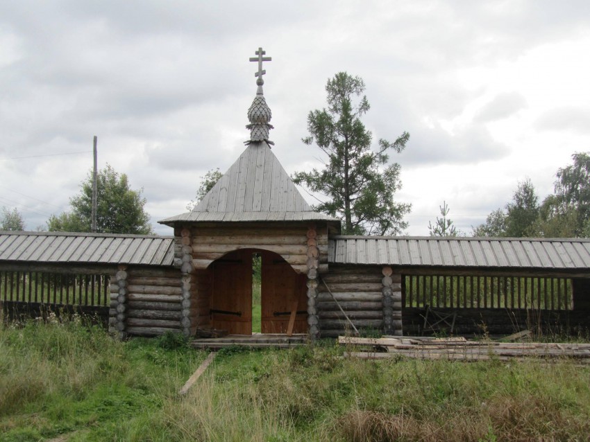 Филипповская (Почозеро). Ансамбль Почозерского погоста. архитектурные детали, южная надвратная башенка ограды, внутренняя сторона 