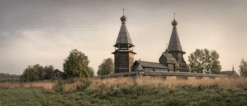 Ансамбль Почозерского погоста, Филипповская (Почозеро) (Плесецкий район, Архангельская область). общий вид в ландшафте, панорама