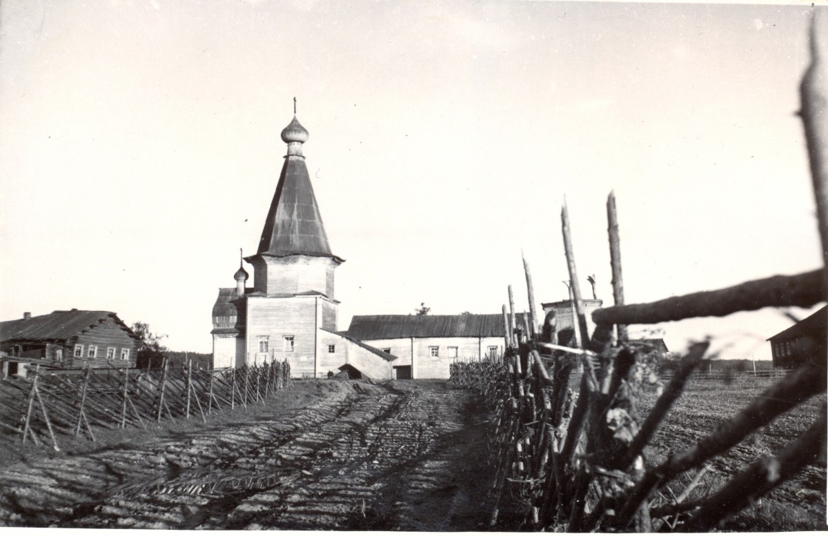Ансамбль Почозерского погоста, Филипповская (Почозеро) (Плесецкий район, Архангельская область). архивная фотография, Вид на ансамбль Почозера с севера. Из архива КНП.