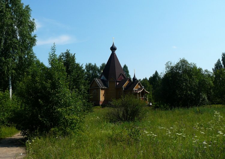 Церковь Сошествия Святого Духа, Верхняя Троица (Кашинский городской округ, Тверская область). общий вид в ландшафте
