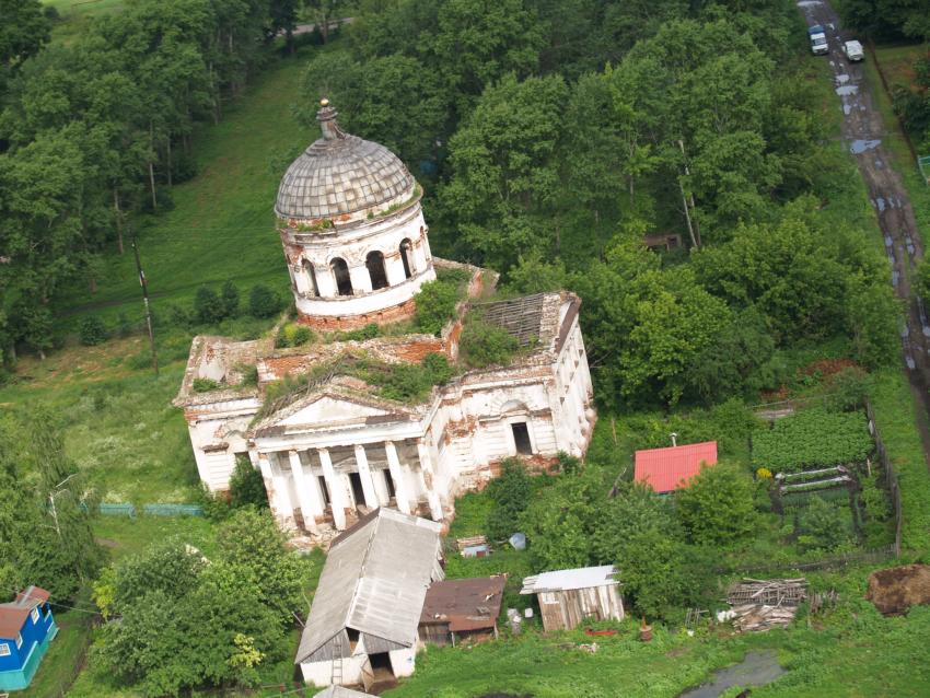 Церковь Воскресения Словущего, Юрьево (Гагинский район, Нижегородская область). общий вид в ландшафте, Съёмка сделана с самолёта Ан-2. Время: 9-27 утра.