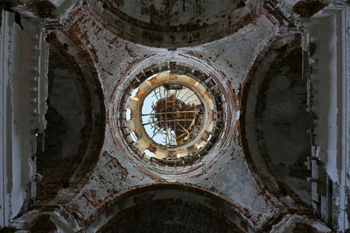 Церковь Воскресения Словущего, Юрьево (Гагинский район, Нижегородская область). интерьер и убранство, Подкупольное пространство основного объема