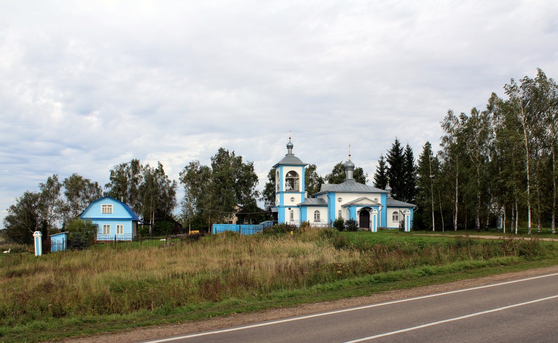 Рязанцево. Церковь Михаила Архангела. общий вид в ландшафте