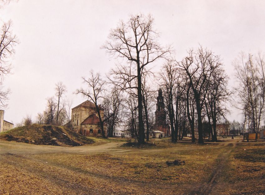 Юрьев-Польский. Церковь Вознесения Господня. общий вид в ландшафте