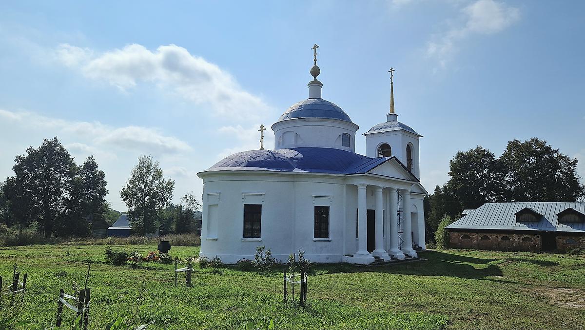 фасады. Церковь Рождества Пресвятой Богородицы, Плюсково (Дзержинский район, Калужская область)