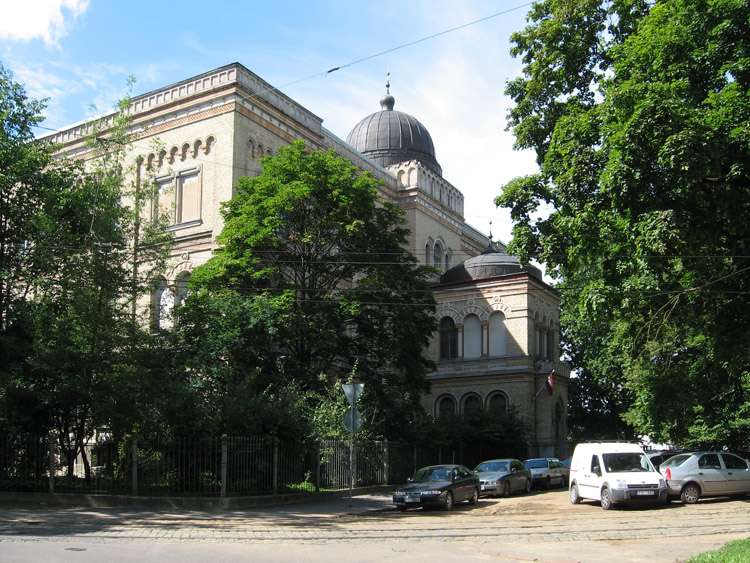 Домовая церковь Покрова Пресвятой Богородицы при Духовной семинарии, Рига (Рига, город, Латвия). общий вид в ландшафте, Общий вид здания бывшей православной семинарии