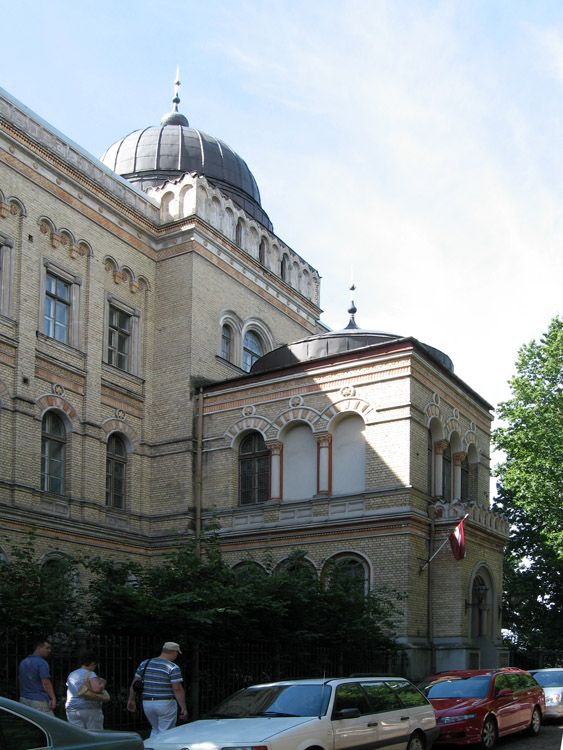 Домовая церковь Покрова Пресвятой Богородицы при Духовной семинарии, Рига (Рига, город, Латвия). фасады, Главный вход и домовая церковь на втором этаже