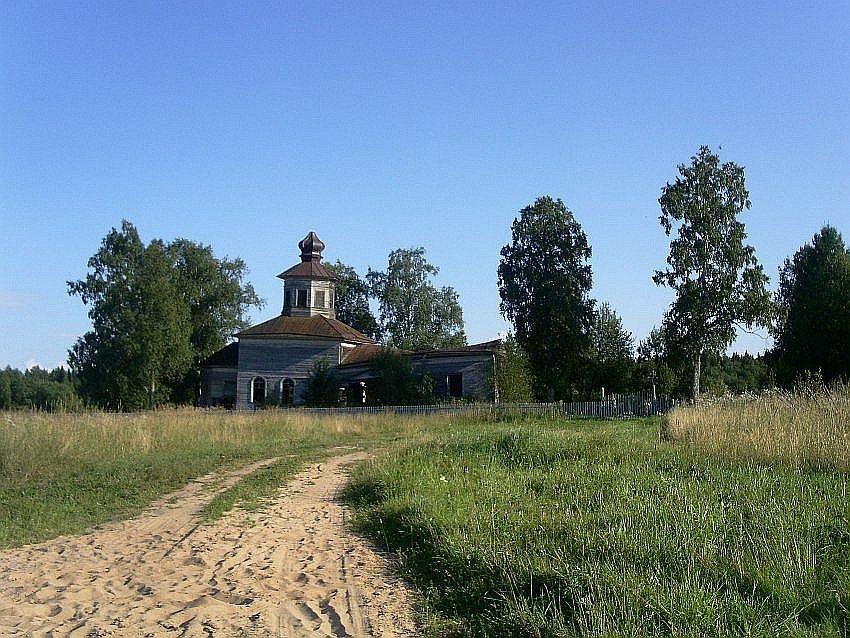 Перхинская. Церковь Георгия Победоносца в Нижней Водлице. общий вид в ландшафте, вид с севера