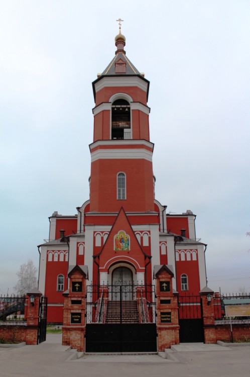 Карабаново. Церковь Троицы Живоначальной (новая). общий вид в ландшафте, Вид с запада