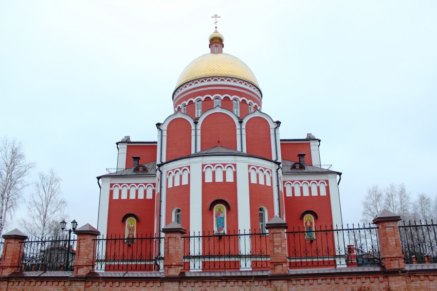 Церковь Троицы Живоначальной (новая), Карабаново (Александровский район, Владимирская область). общий вид в ландшафте, Вид с востока