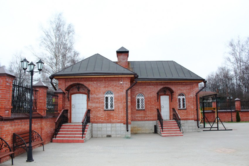 Церковь Троицы Живоначальной (новая), Карабаново (Александровский район, Владимирская область). дополнительная информация, Церковная лавка