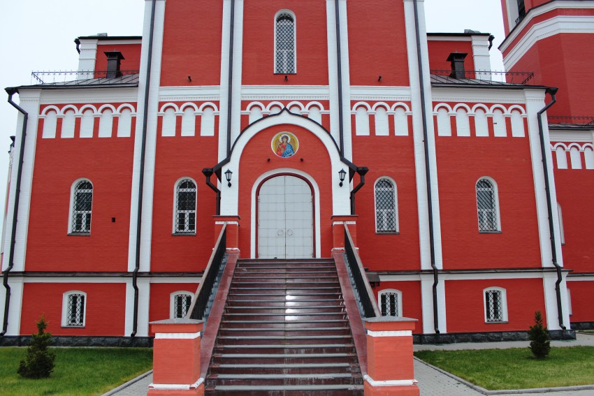 Церковь Троицы Живоначальной (новая), Карабаново (Александровский район, Владимирская область). архитектурные детали, Фрагмент северного фасада