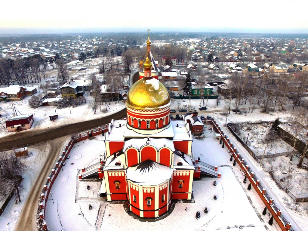 Карабаново. Церковь Троицы Живоначальной (новая). общий вид в ландшафте, Вид с востока