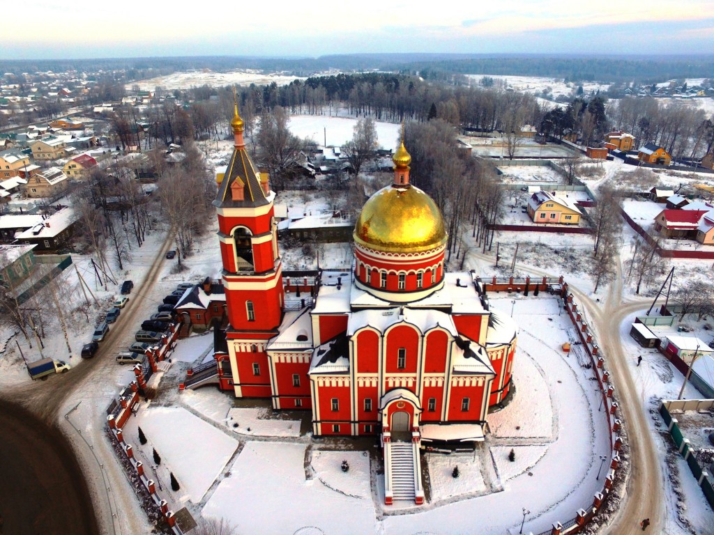 Карабаново. Церковь Троицы Живоначальной (новая). общий вид в ландшафте, Вид с юга