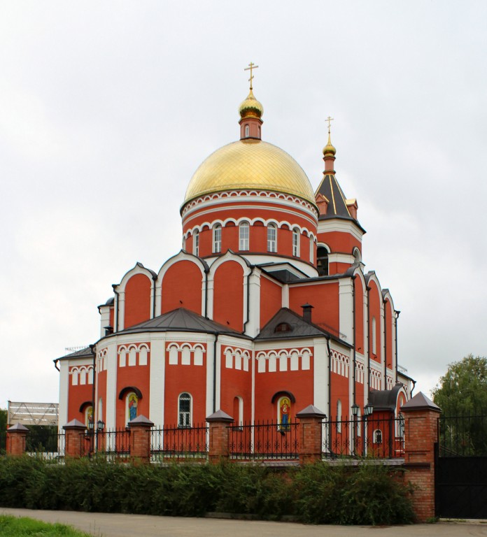 Карабаново. Церковь Троицы Живоначальной (новая). фасады