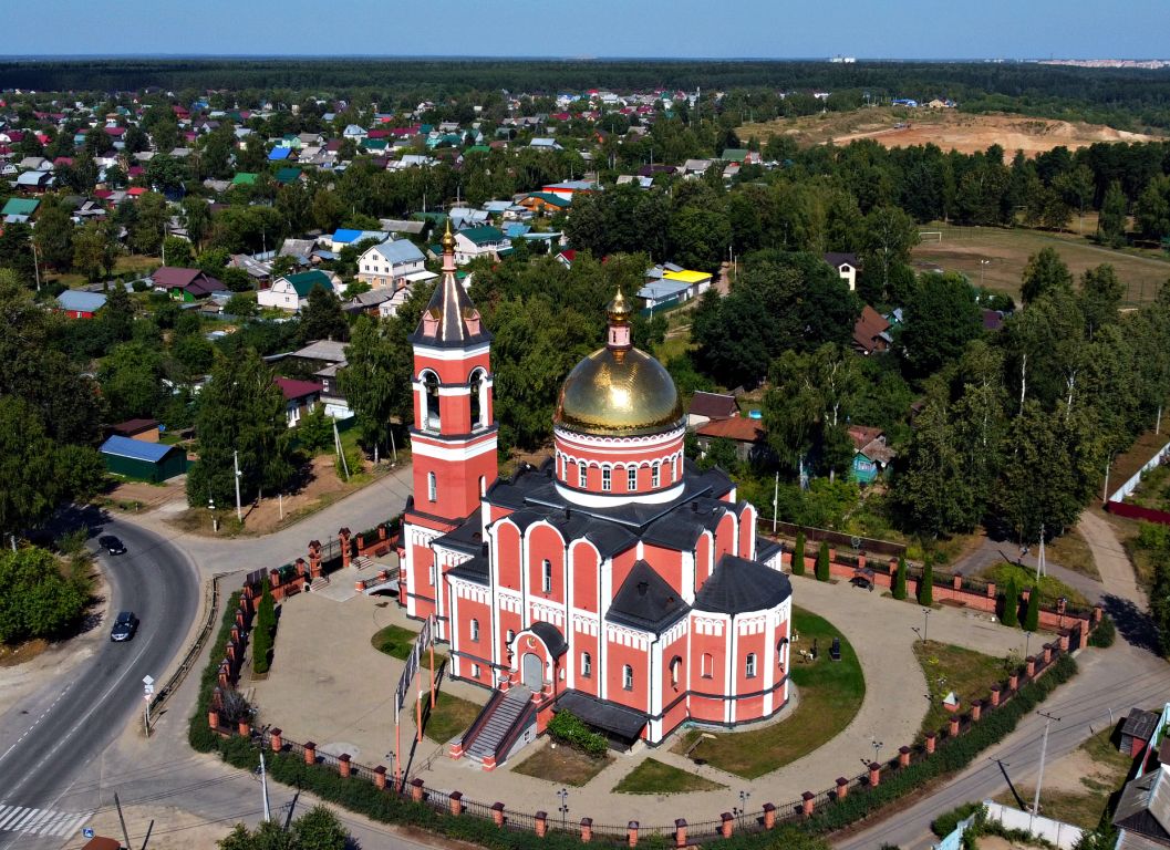 Церковь Троицы Живоначальной (новая), Карабаново (Александровский район, Владимирская область). общий вид в ландшафте