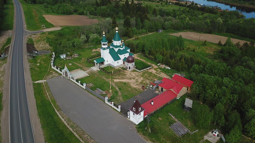 Антоново (Пянда). Церковь Троицы Живоначальной. общий вид в ландшафте