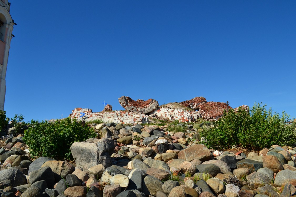 Каменный, остров. Спасо-Каменный Преображенский монастырь. Собор Спаса Преображения. фасады