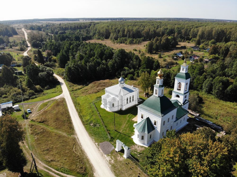 Храмовый комплекс. Церкви Илии Пророка и Рождества Пресвятой Богородицы, Зимёнки (Шуйский район, Ивановская область). общий вид в ландшафте
