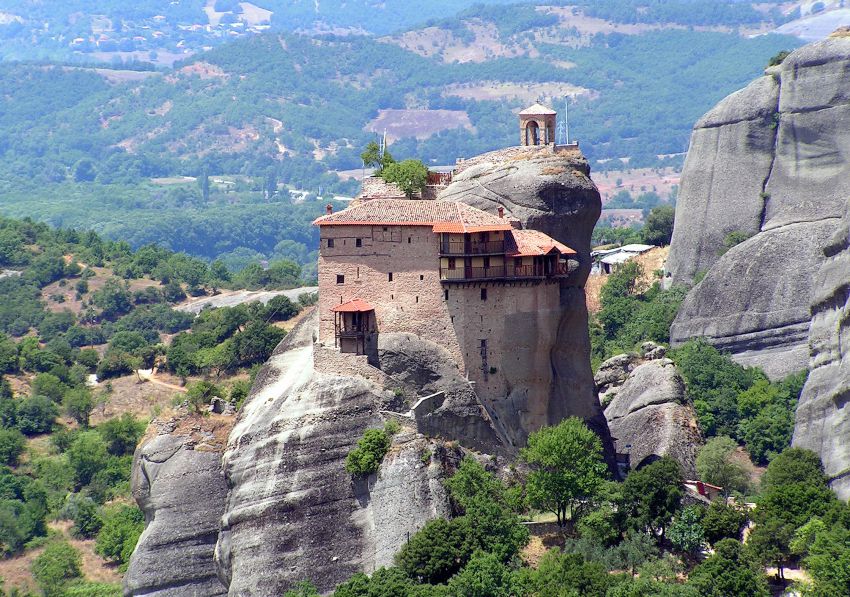 Метеоры (Μετέωρα). Николая Анапавсаса, монастырь. общий вид в ландшафте