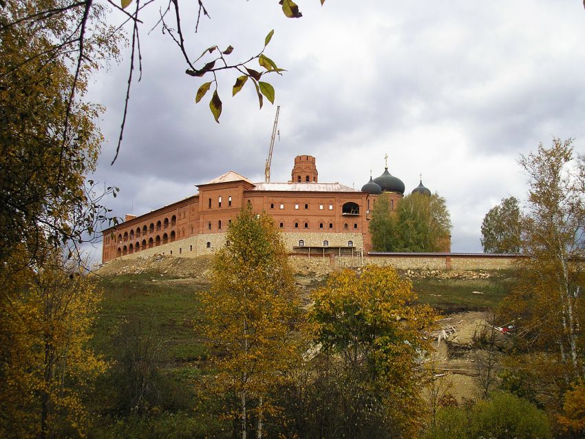 Успенский Георгиевский монастырь, Уса-Степановка (Благовещенский район, Республика Башкортостан). общий вид в ландшафте, Строящийся братский корпус