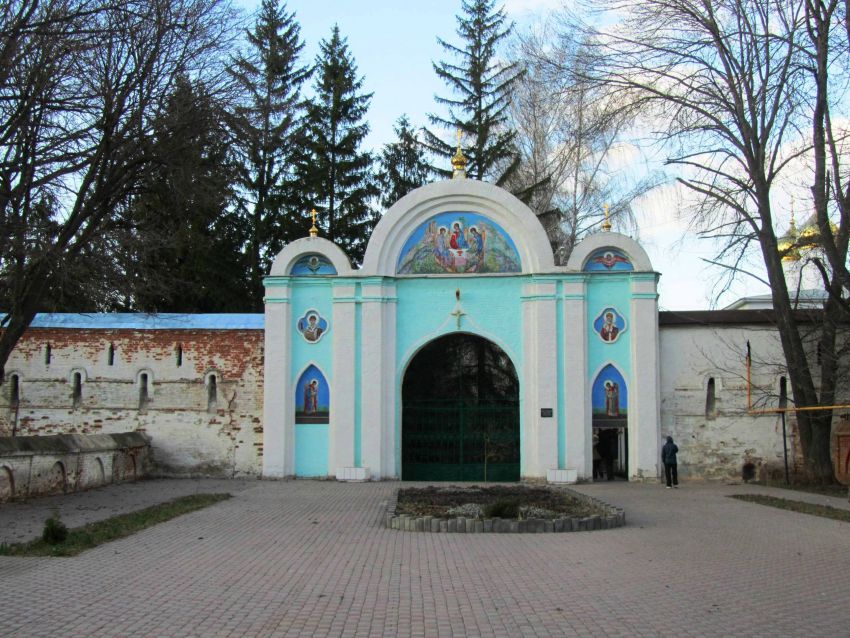 Лебедянь. Троицкий монастырь. дополнительная информация, центральные (южные) врата, внешняя сторона