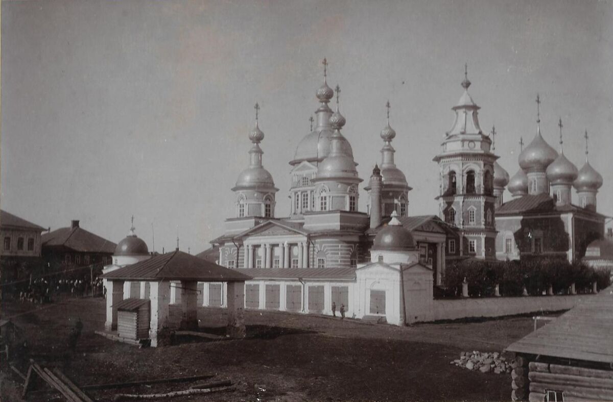 Храмовый комплекс. Церковь Воскресения Христова и собор Воскресения Христова (Николая Чудотворца), Устье (Усть-Кубинский район, Вологодская область). архивная фотография, Фото 1900-1916 гг.
