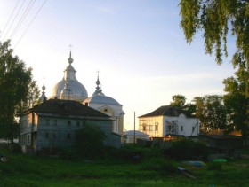 Устье. Храмовый комплекс. Церковь Воскресения Христова и собор Воскресения Христова (Николая Чудотворца)